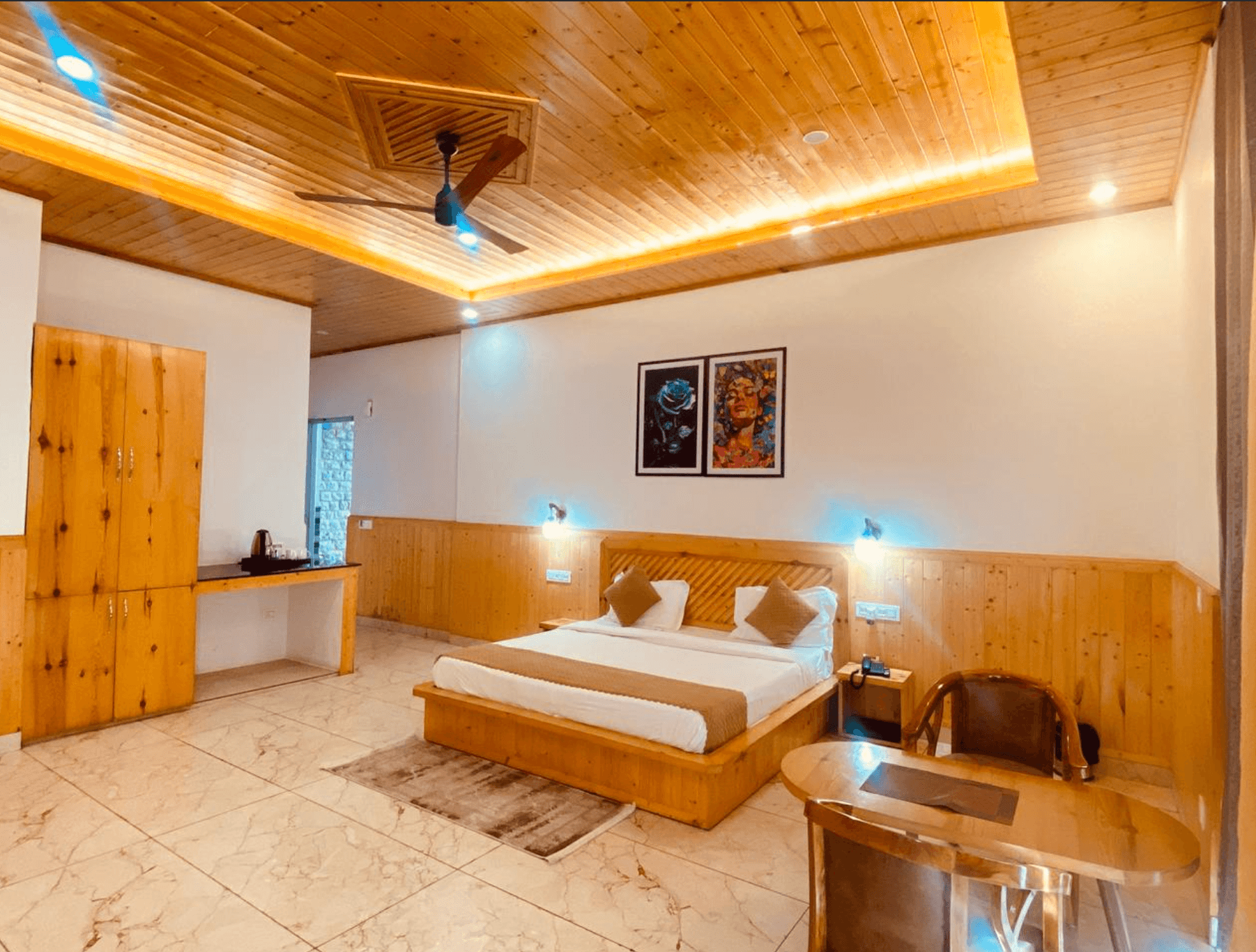 Luxury AC Room at The Pine Paradise Kasauli - Mountain View